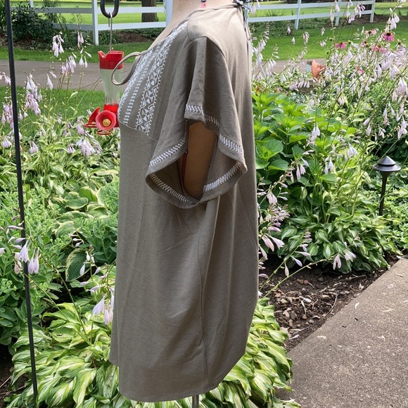 Women’s 2X top Adrianna Papell olive cap sleeve - Picture 3 of 6